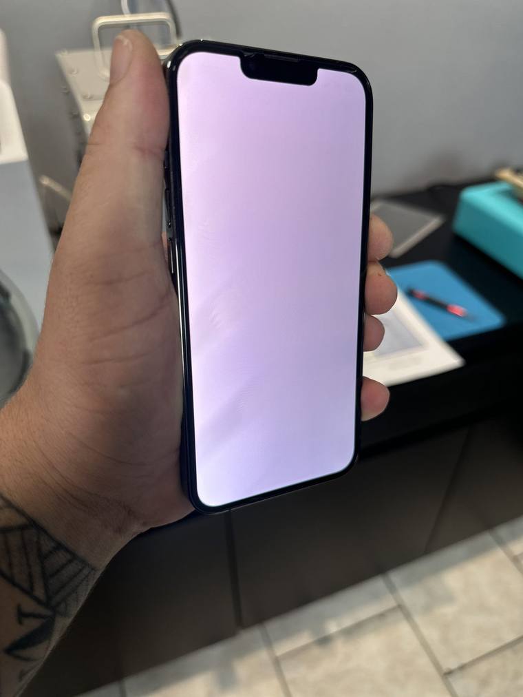 iPhone restaurado com a tela nova funcionando