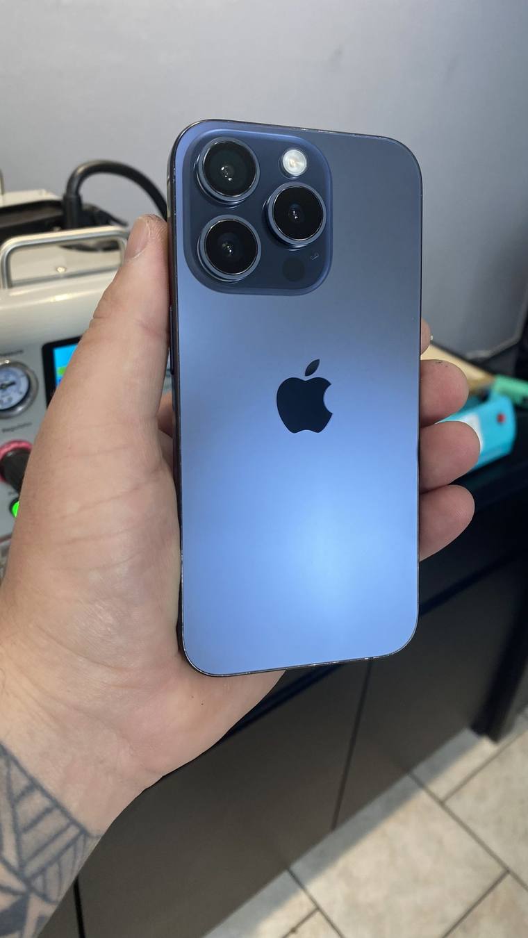iPhone com a tampa traseira nova