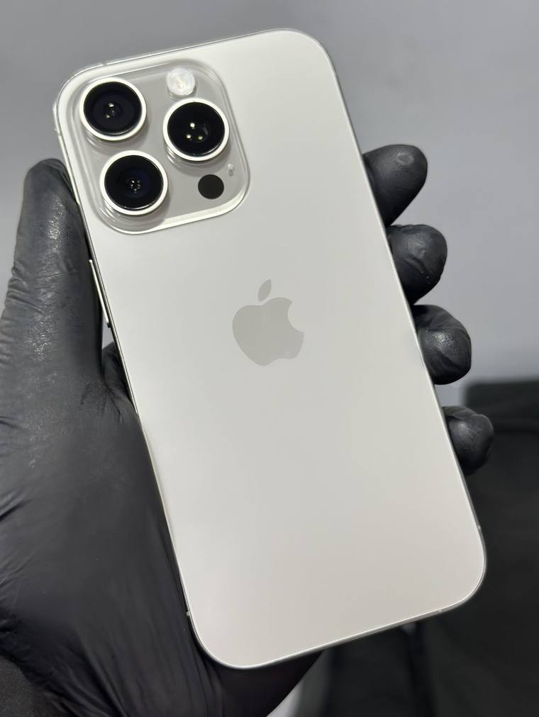 iPhone branco com a tampa traseira nova